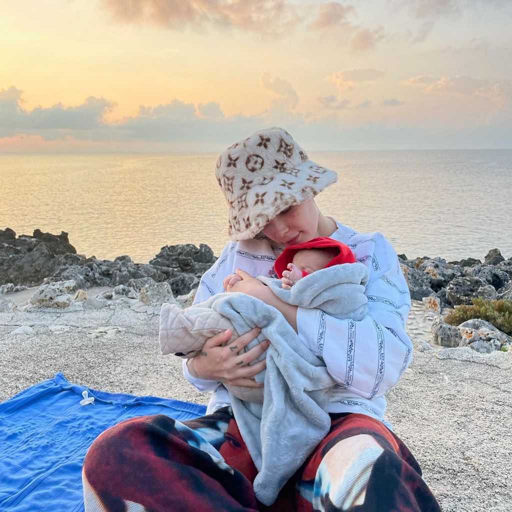Halsey mit ihrem Sohn Ender