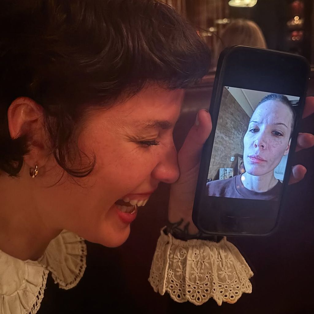 Sängerin Halsey mit einem zwei Jahre alten Foto von sich selbst