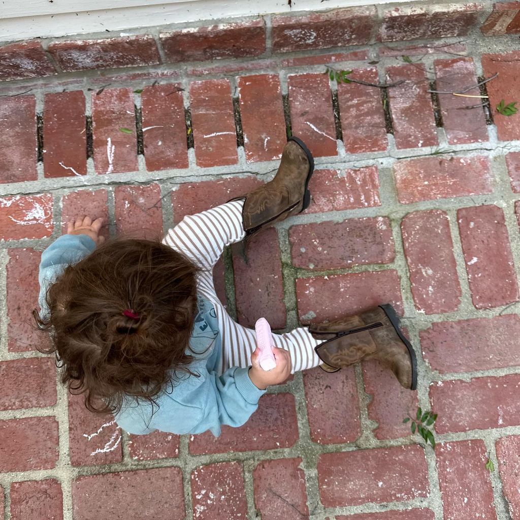 Halseys Sohn Ender, 2023