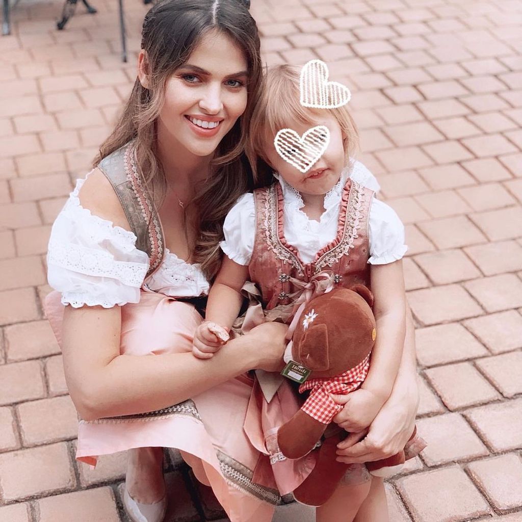 Hana Nitsche mit ihrer Tochter Aliya