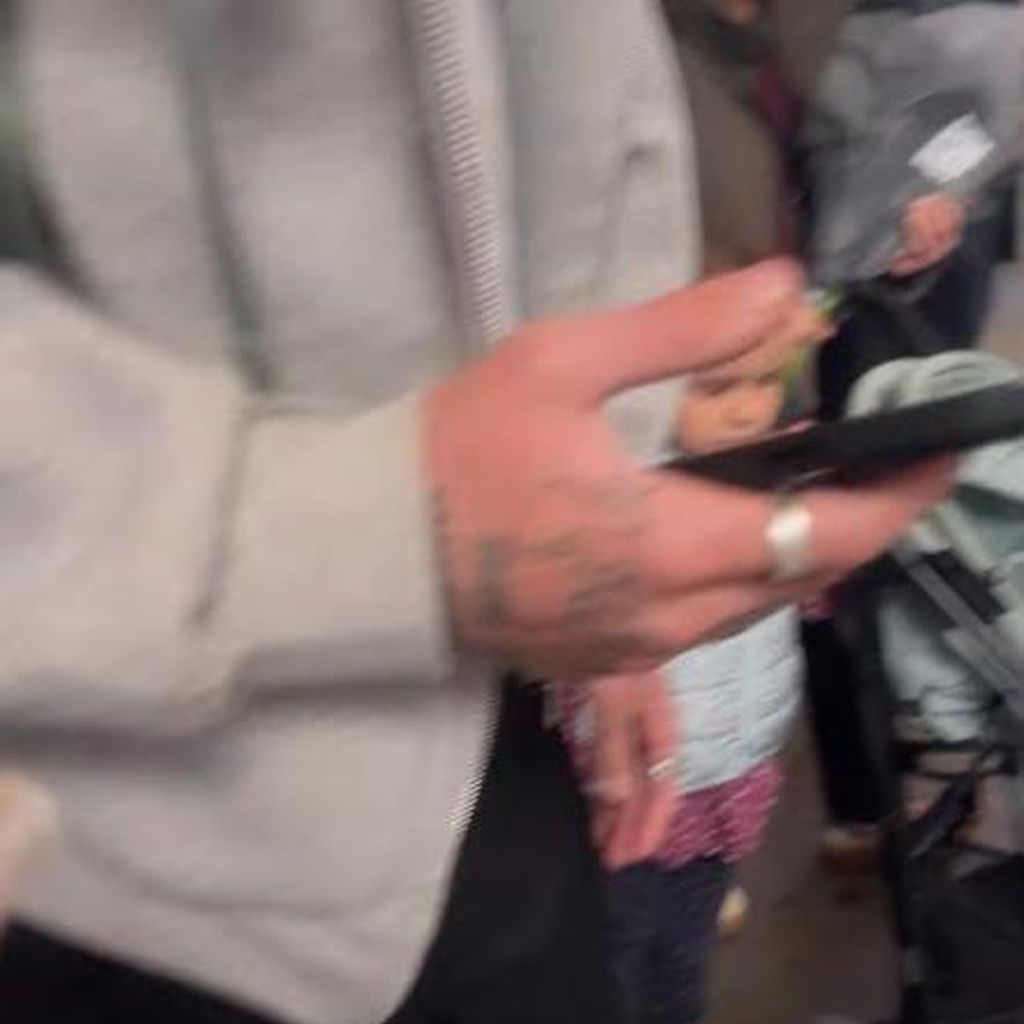 Hand eines Mannes, März 2026