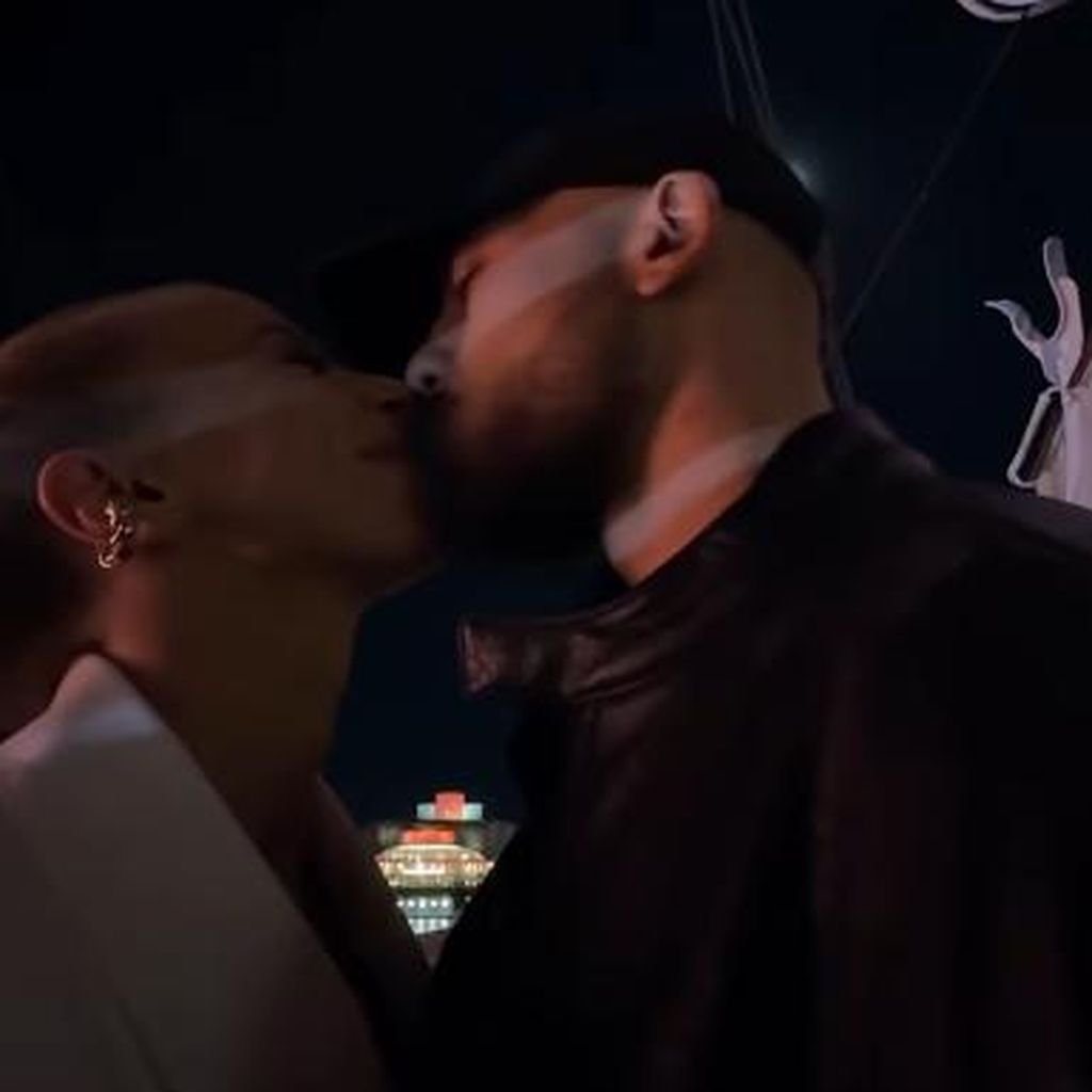 Hanni Hase und Daniel Rocco küssen sich im Mai 2025