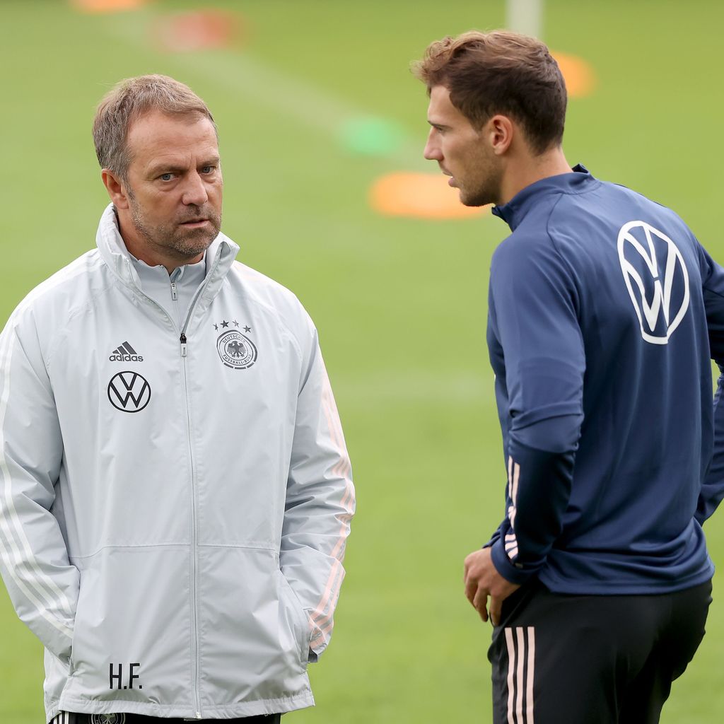 Hansi Flick und Leon Goretzka, August 2021