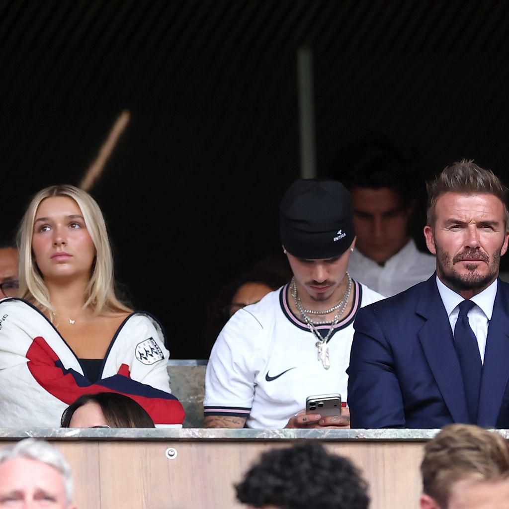 Harper Beckham, Romeo Beckham und David Beckham verfolgen Norwegen gegen England bei der WM 2026 in Miami Gardens