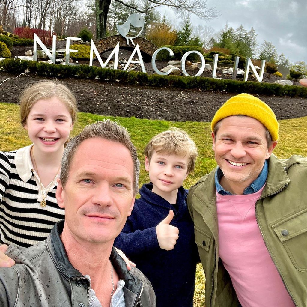 Neil Patrick Harris, David Burtka und ihre Kinder im März 2022
