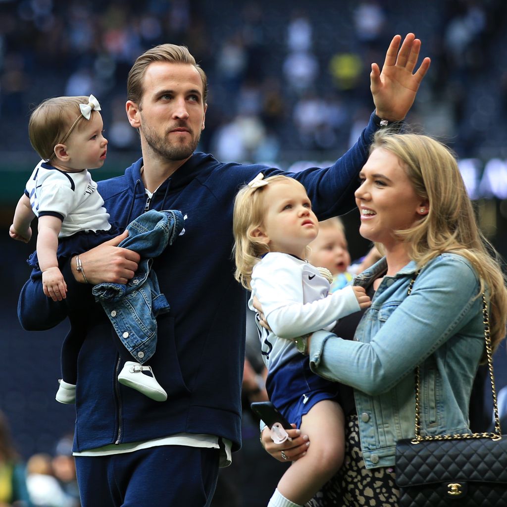 Harry Kane mit seiner Familie, 2019