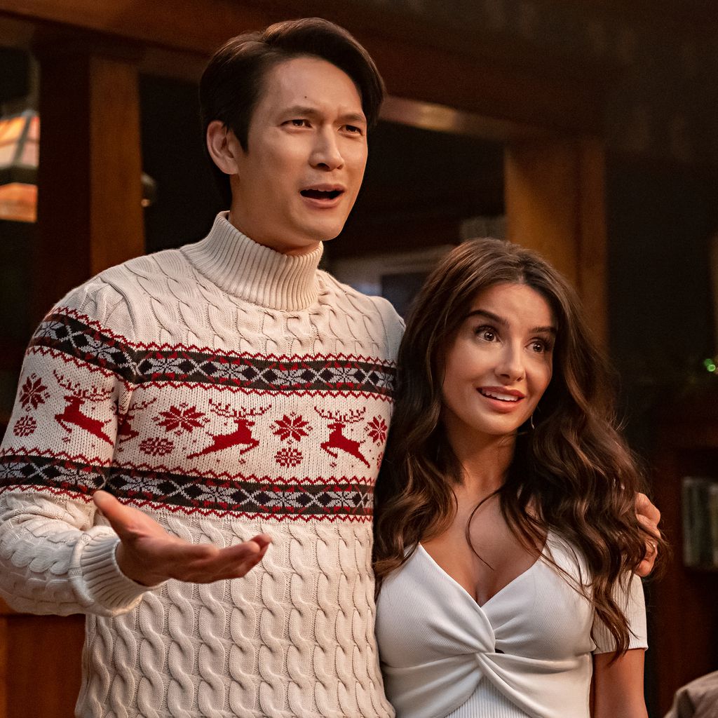Harry Shum Jr. und Mikaela Hoover in "Love Hard"