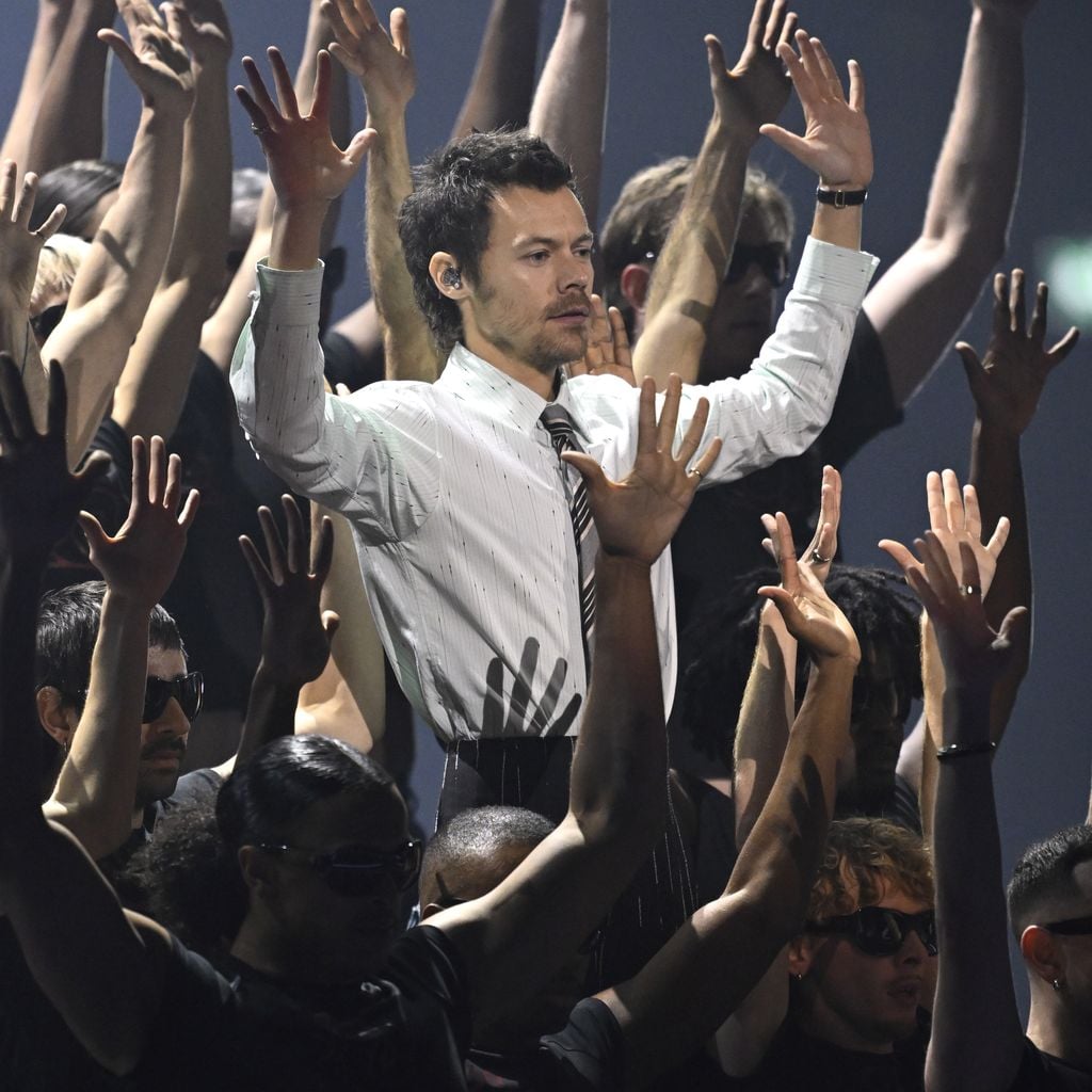 Harry Styles performt "Aperture" bei den Brit Awards 2026 in Manchester