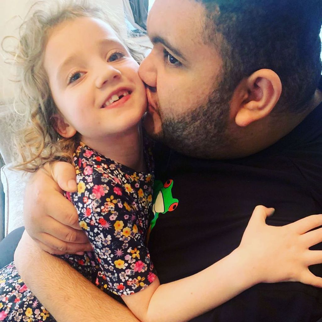 Harvey Price mit seiner Schwester