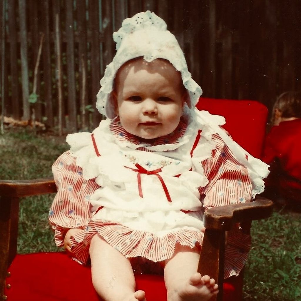 Hazel Brugger postet auf Instagram ein Bild von sich als Baby