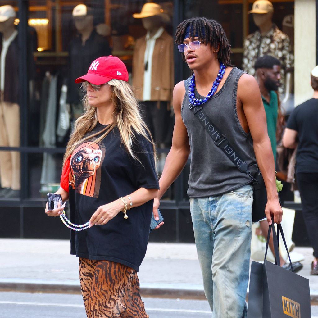 Model Heidi Klum und ihr Sohn Henry Samuel im August 2025 in Soho