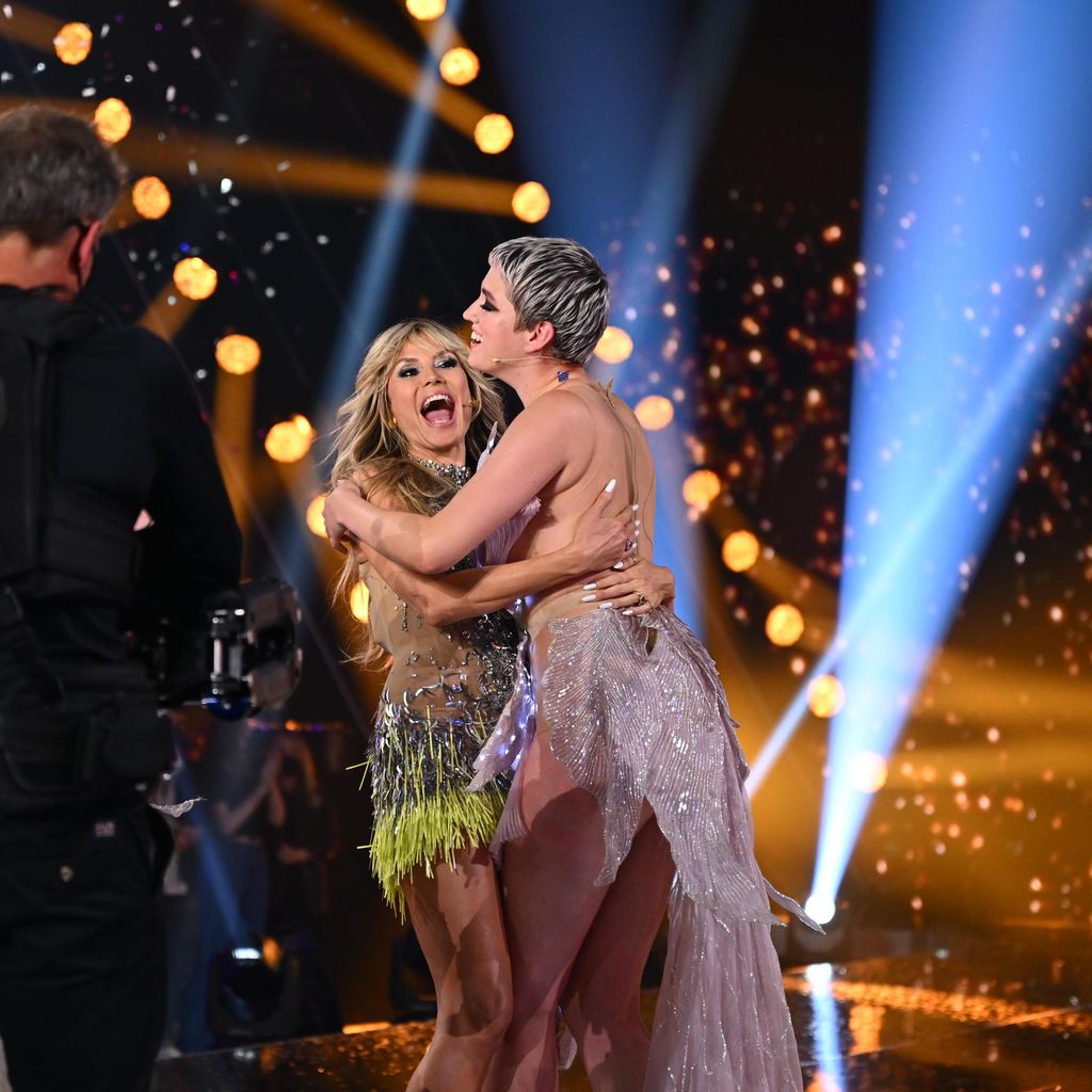 Heidi Klum und Lou-Anne im GNTM-Finale 2022