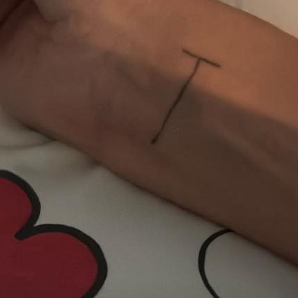Heidi Klums Arm mit dem "T"-Tattoo, Juli 2026