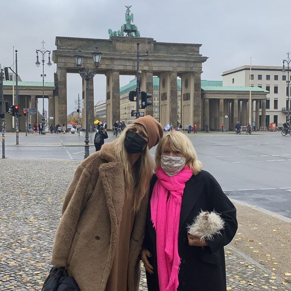 Heidi und Erna Klum am Brandenburger Tor