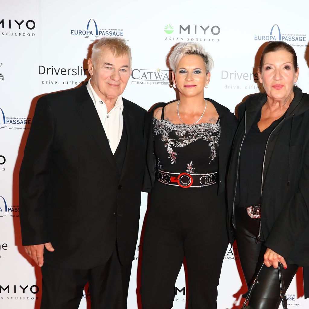 Heinz Hoenig mit seiner Ehefrau Annika, Katy Karrenbauer und Falk Willy im September 2021