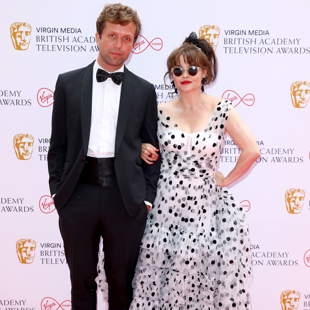 Helena Bonham Carter  und ihr Partner bei den Virgin Media British Academy Television Awards 2021