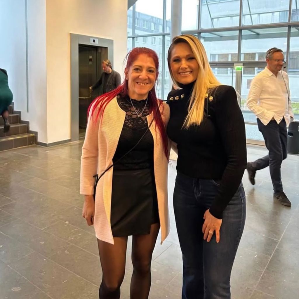 Helene Fischer neben einem Fan, November 2025