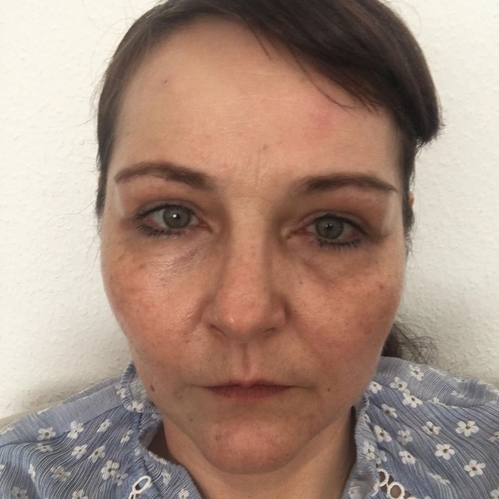 Helena Fürst mit ihrem Veilchen