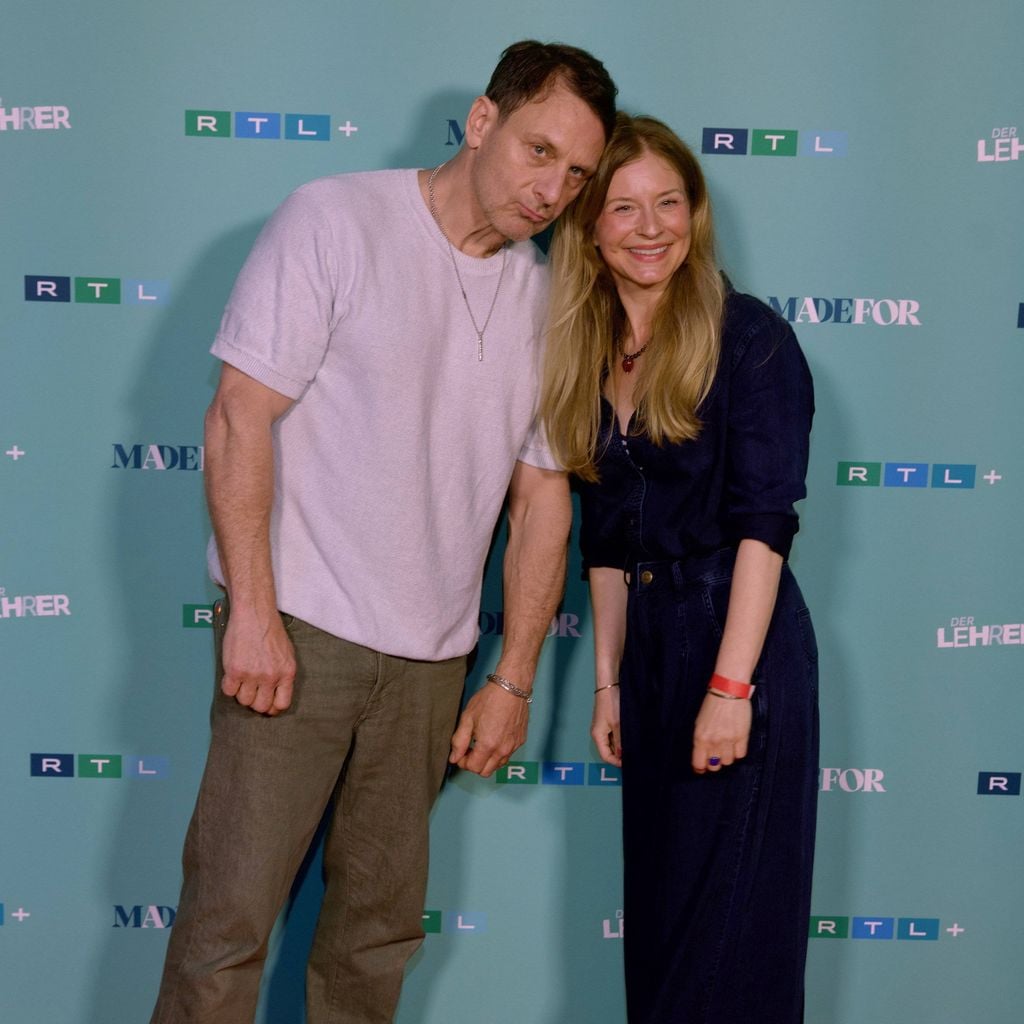 Hendrik Duryn und Birte Hanusrichter bei der Premiere von "Der Lehrer"