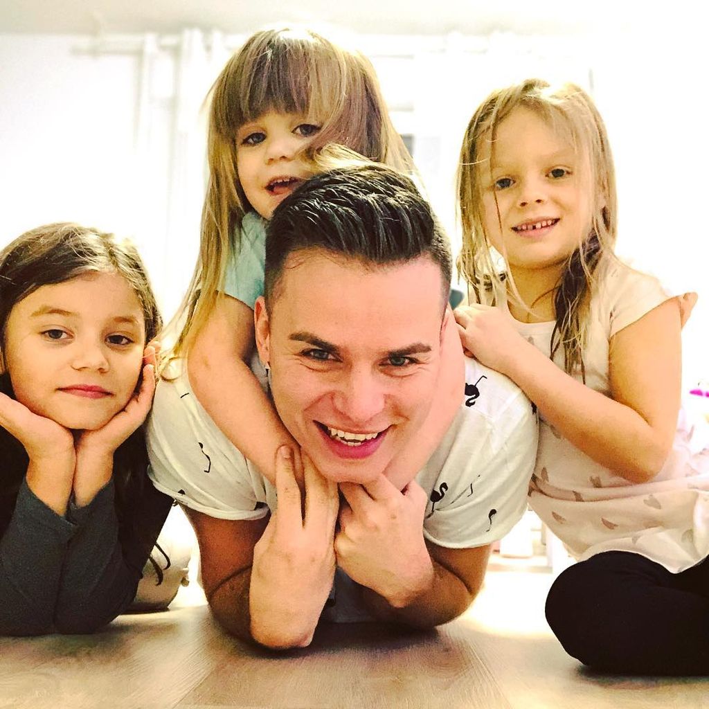 Henning Merten mit Lea, Juna und Miley