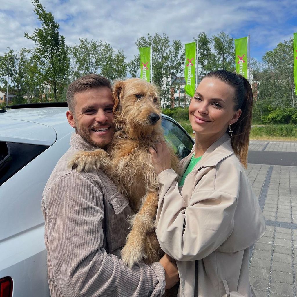 Henning und Denise Merten mit ihrem Hund