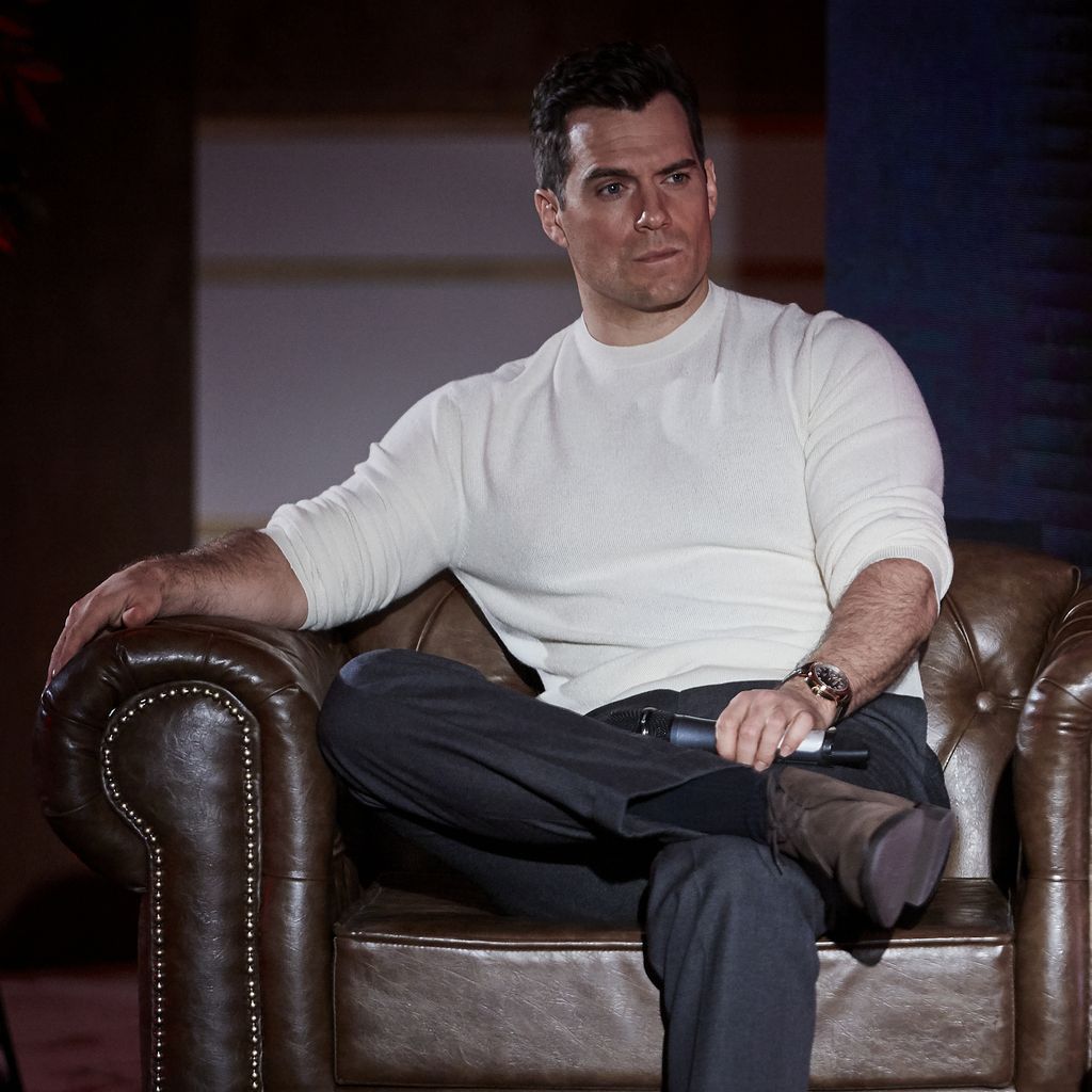 Henry Cavill bei einer Pressekonferenz von "The Witcher"