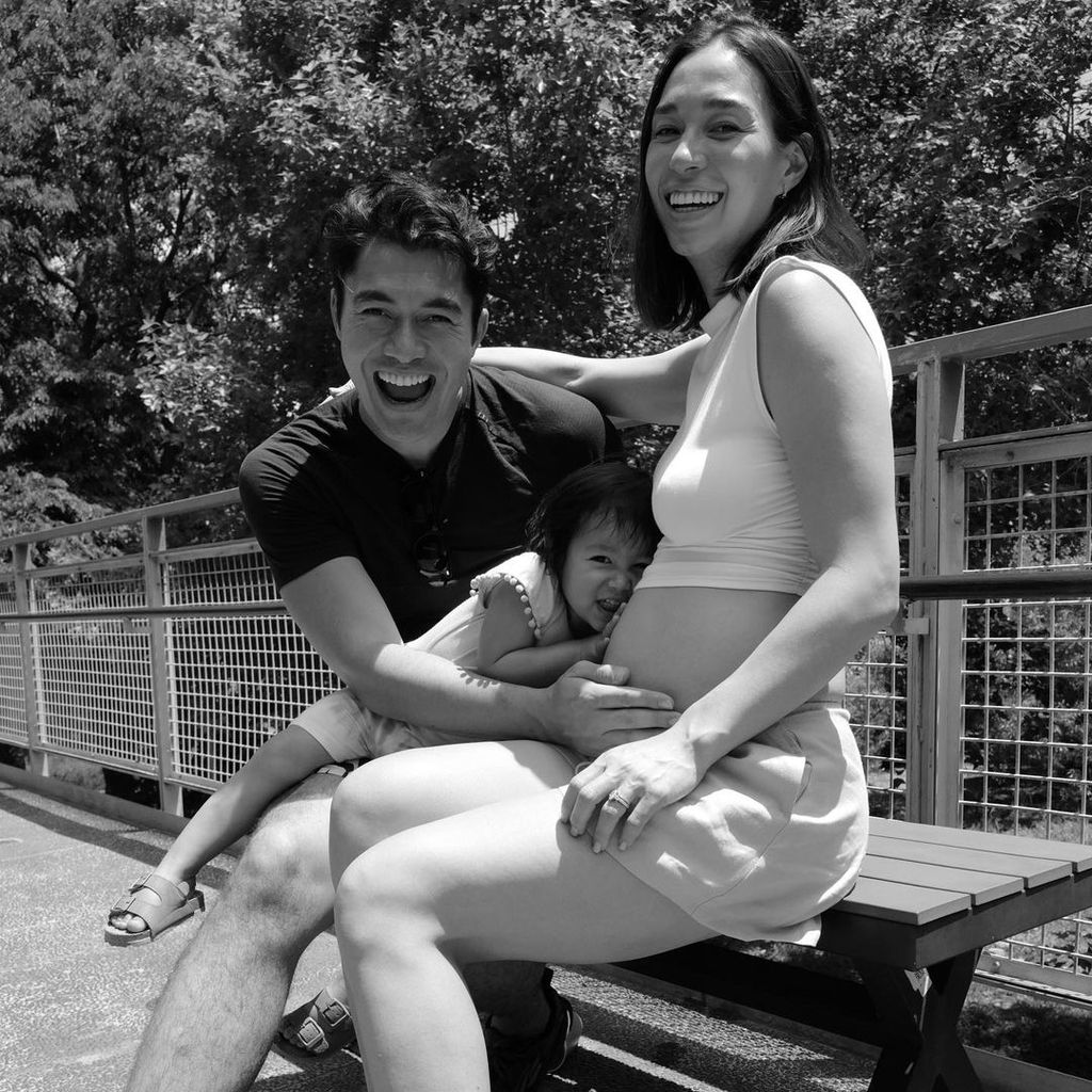 Henry Golding mit seiner Frau Liv und Tochter Florence Lyla im Mai 2023