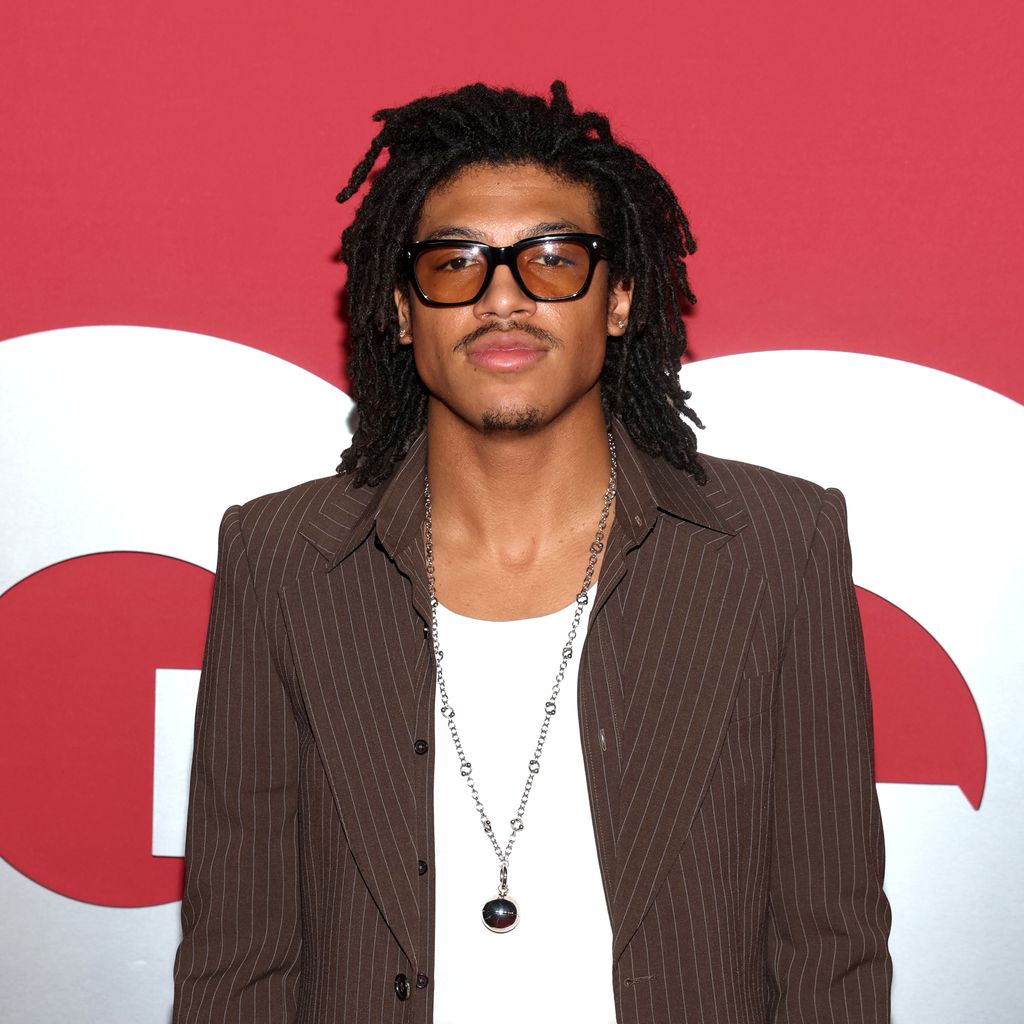 Bei den GQ Men of the Year 2025 in Los Angeles: Henry Samuel auf dem roten Teppich