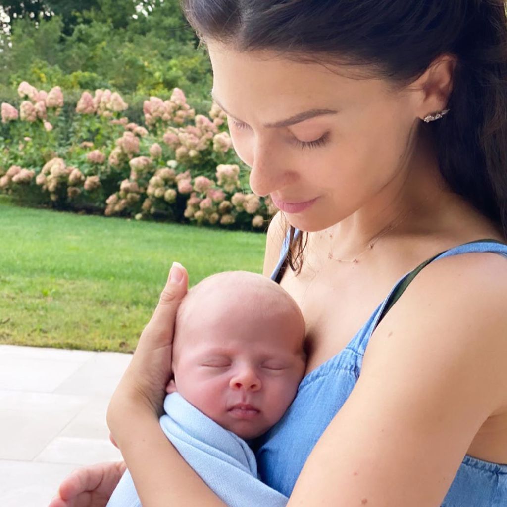 Hilaria Baldwin und ihr Sohn Eduardo im September 2020