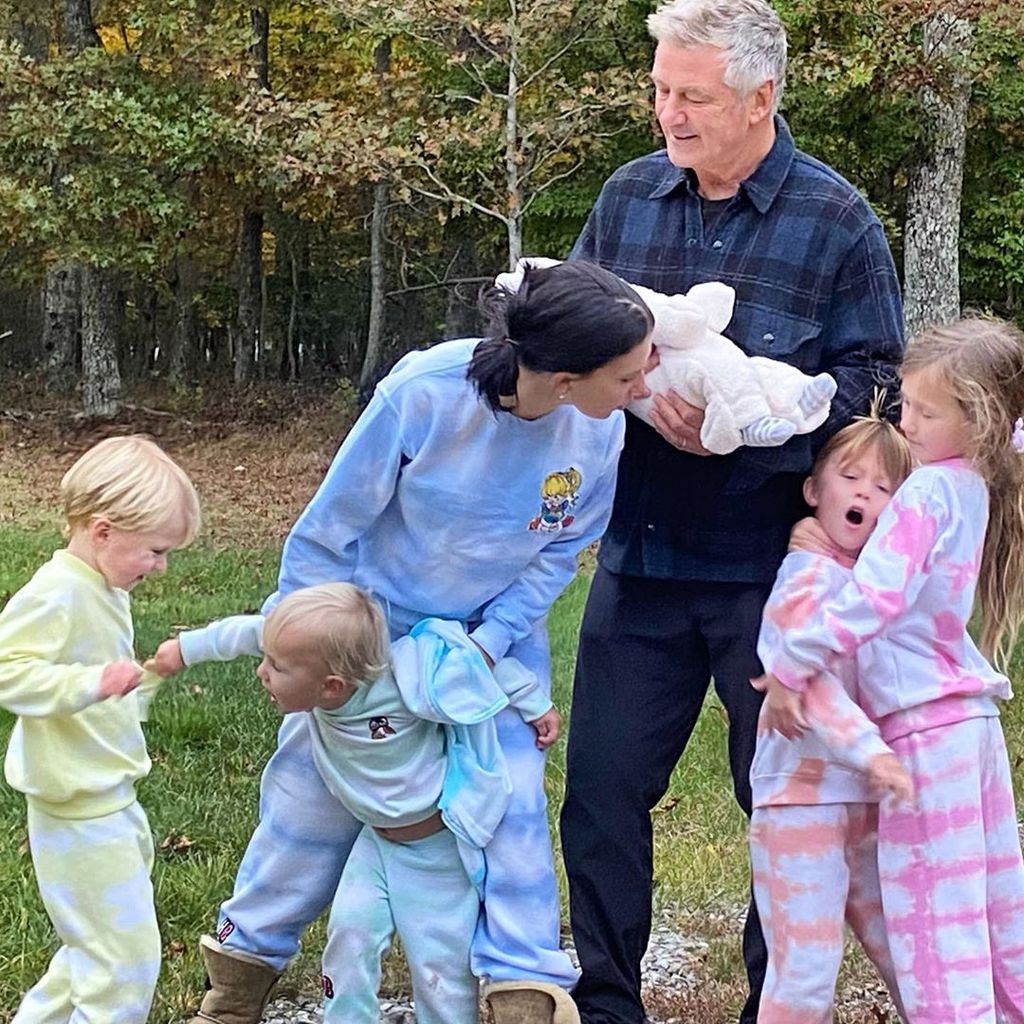 Hilaria und Alec Baldwin mit ihren Kindern im Oktober 2020