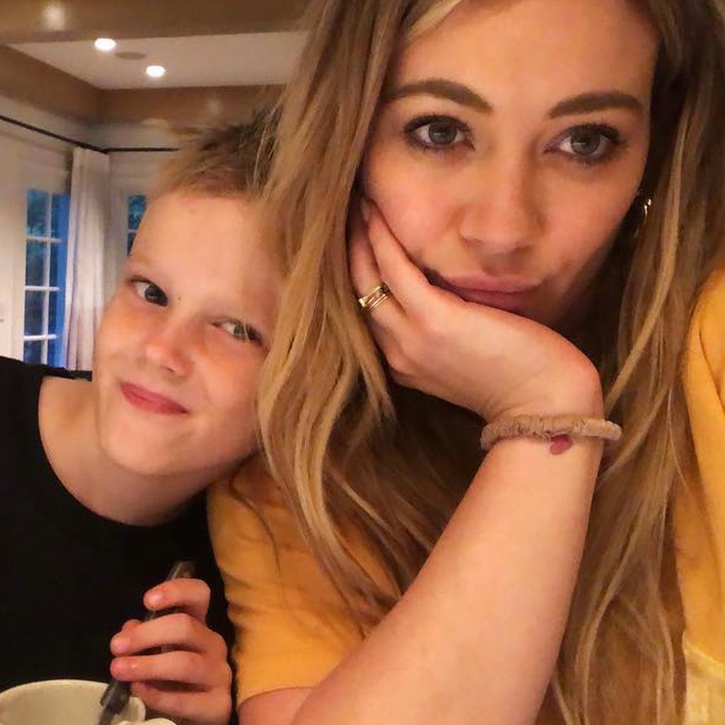 Schauspielerin Hilary Duff mit ihrem Sohn Luca