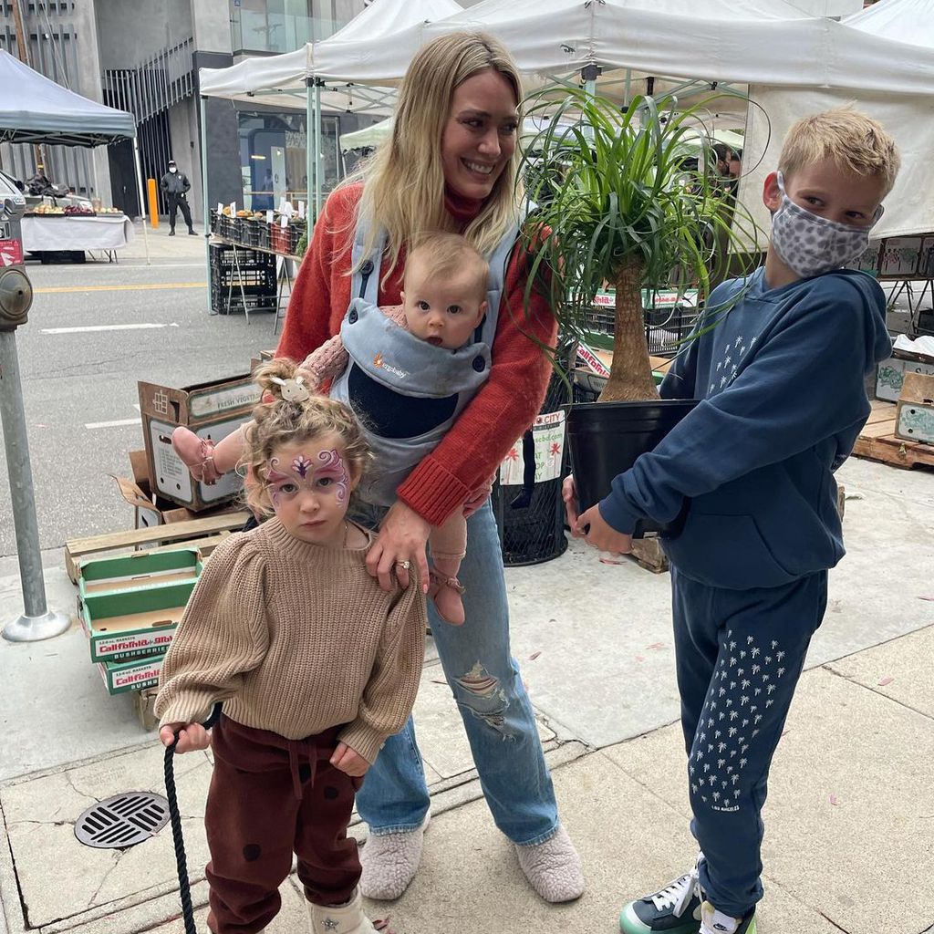 Hilary Duff mit ihren drei Kindern