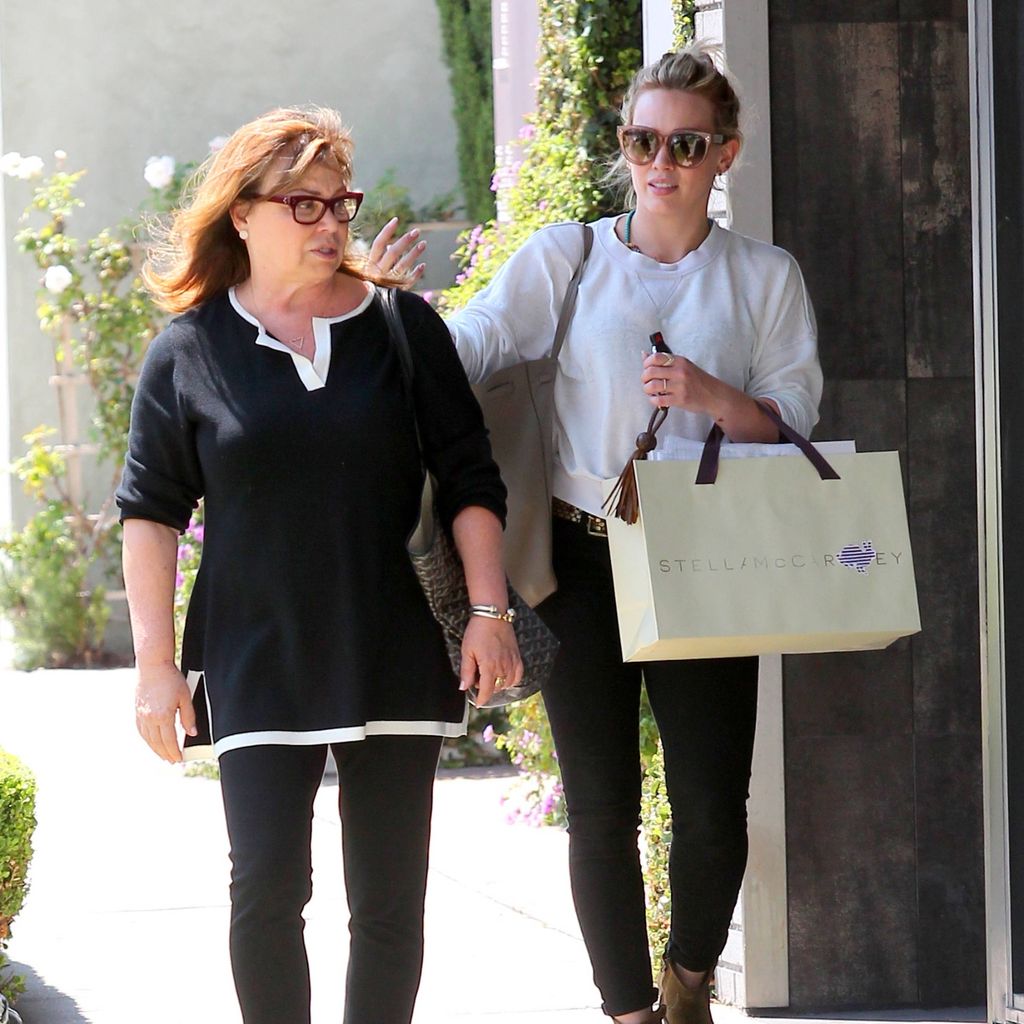 Hilary Duff mit ihrer Mutter Susan Colleen Duff in Los Angeles, 23. Mai 2015