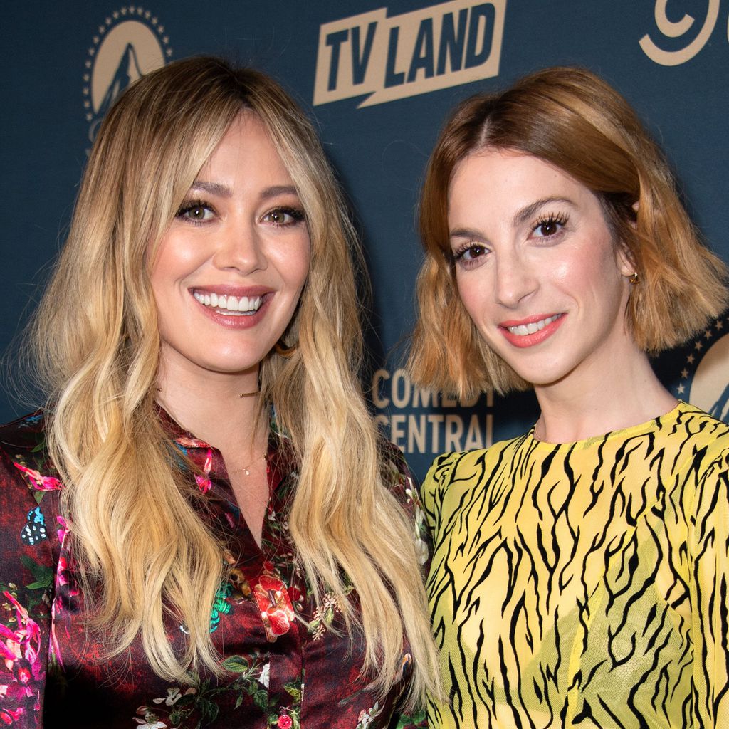 Hilary Duff und Molly Bernard