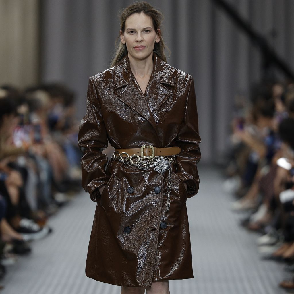 Hilary Swank bei der Miu-Miu-Fashionshow, Oktober 2024