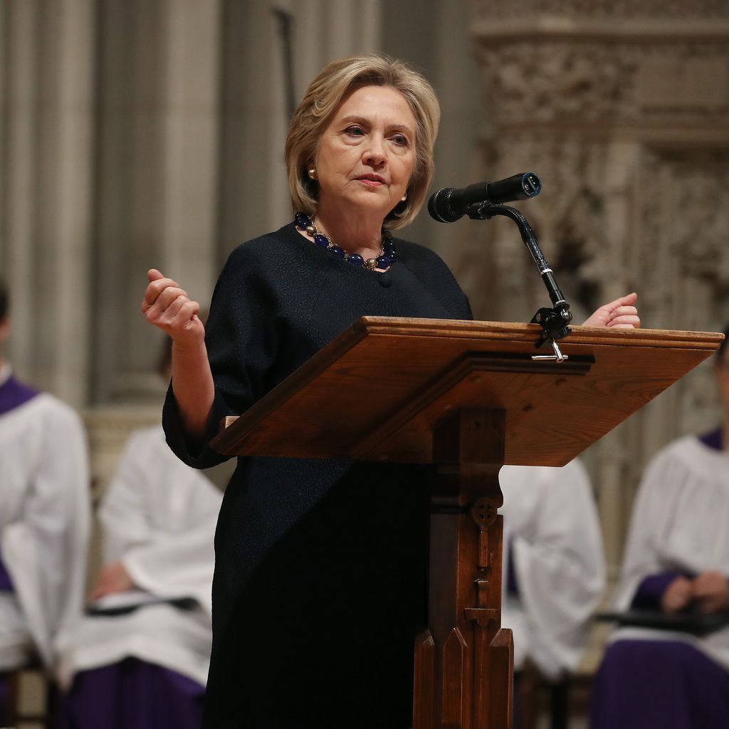 Hillary Clinton bei einer Gedenkfeier