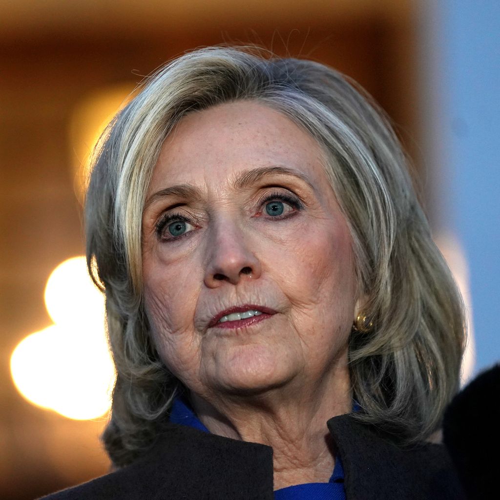 Hillary Clinton spricht nach ihrer Aussage vor dem House Oversight Committee in Chappaqua