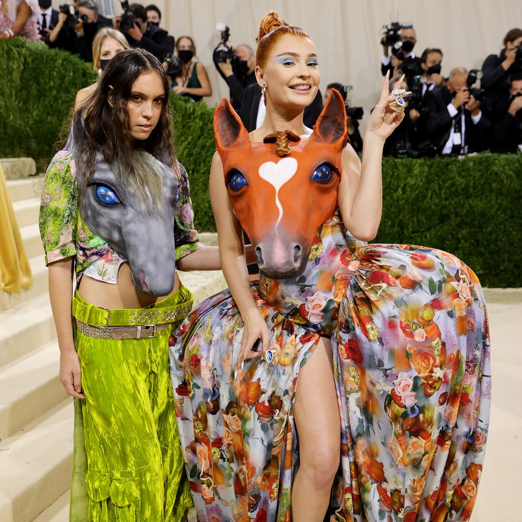 Hillary Taymour und Kim Petras bei der Met Gala 2021
