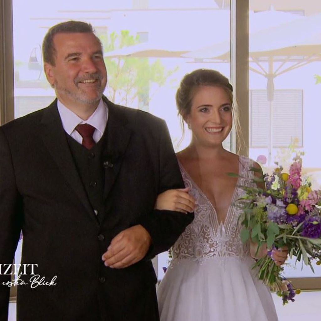 "Hochzeit auf den ersten Blick"-Kandidatin Daniela mit ihrem Vater