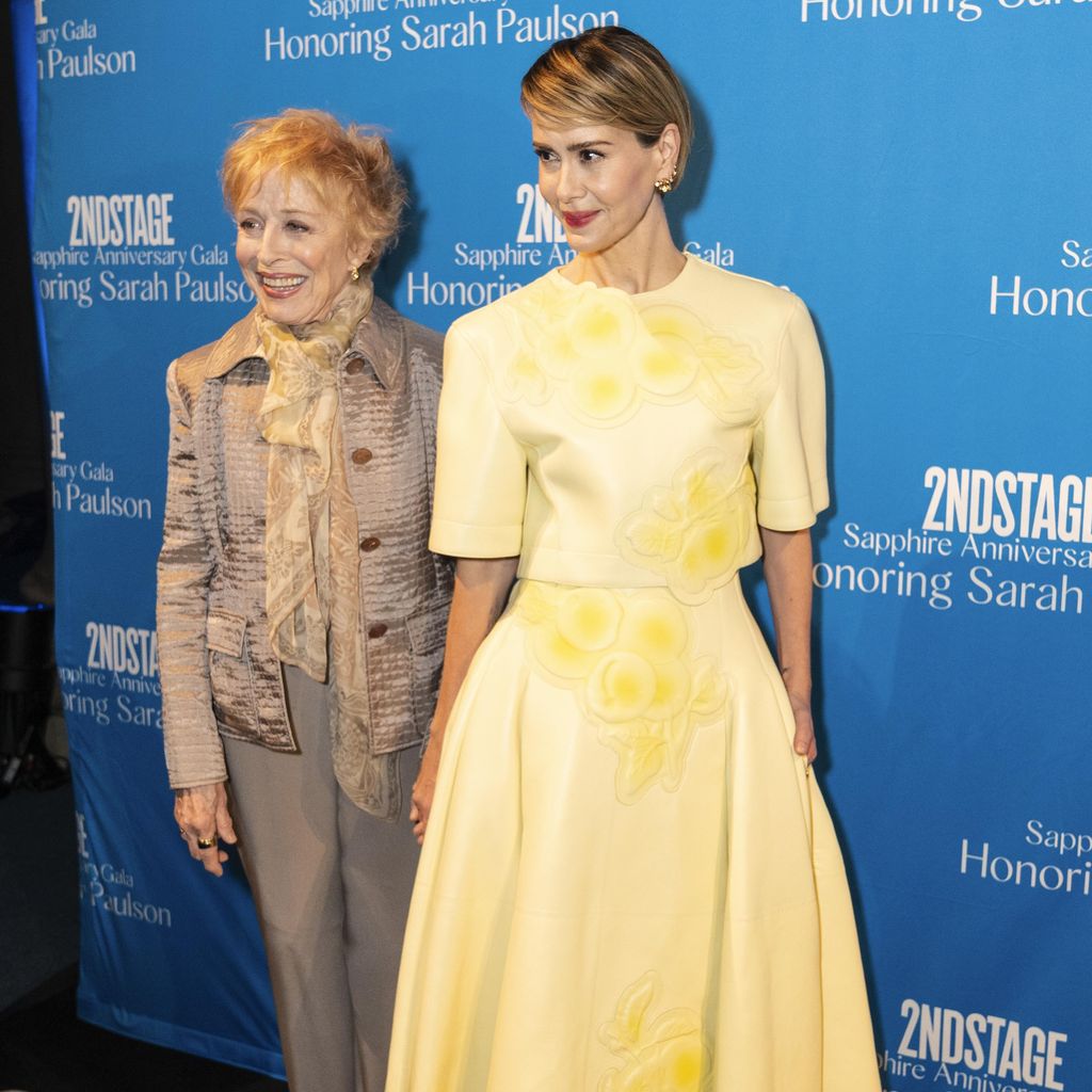 Holland Taylor und Sarah Paulson bei der Second-Stage-Theater-Gala im November 2023