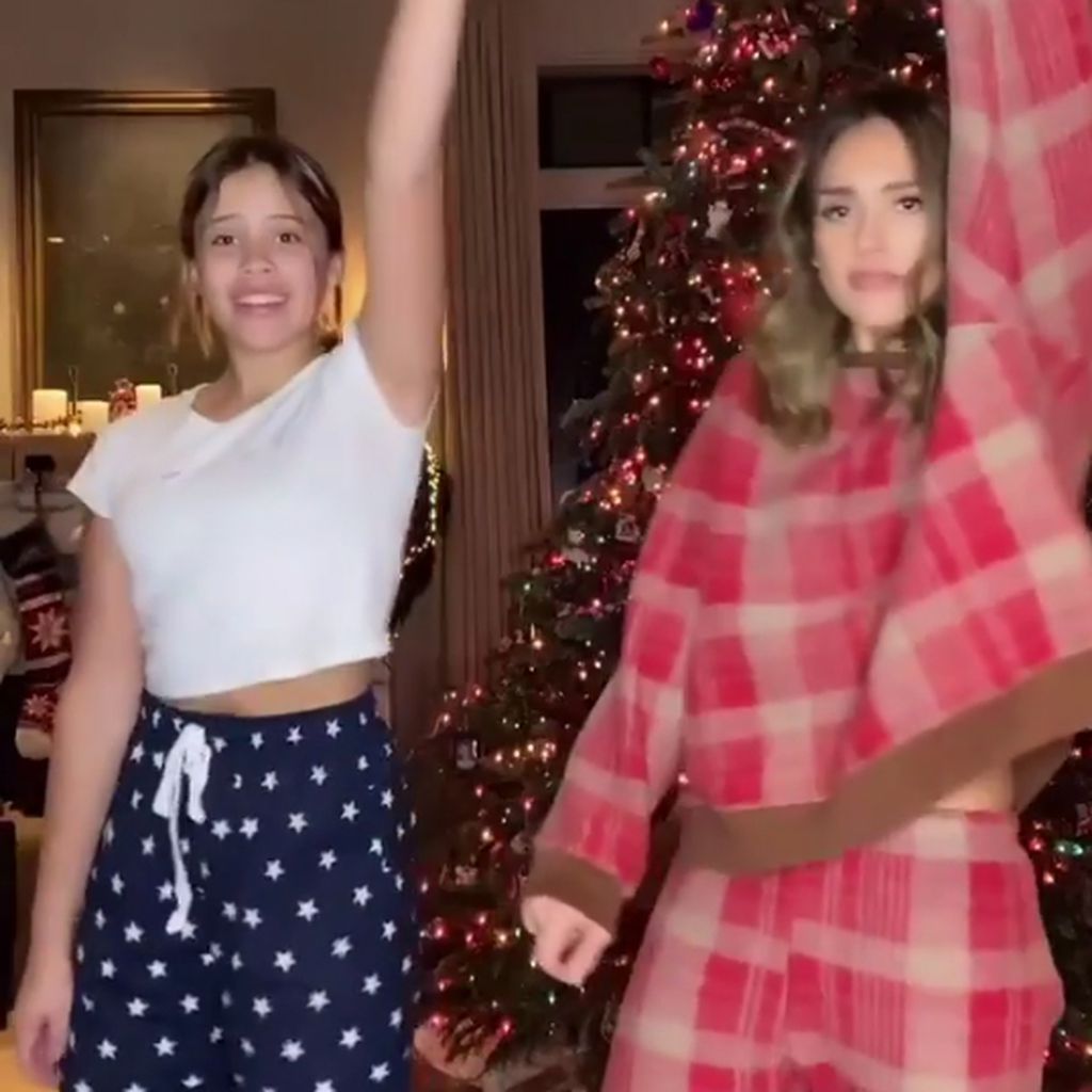 Honor Marie Warren und Jessica Alba im Dezember 2020