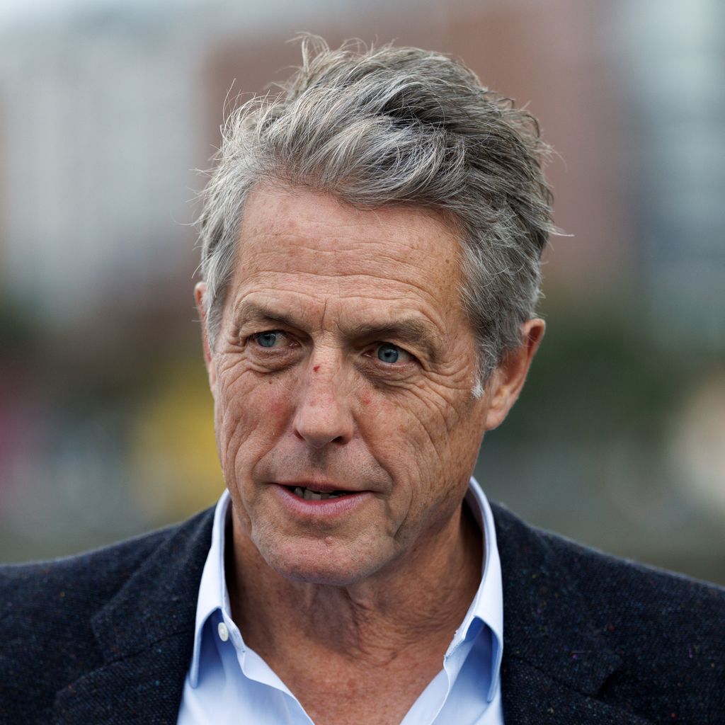 Hugh Grant unterstützt die Kampagne Hacked Off und 38 Degrees beim Labour-Parteitag in Liverpool