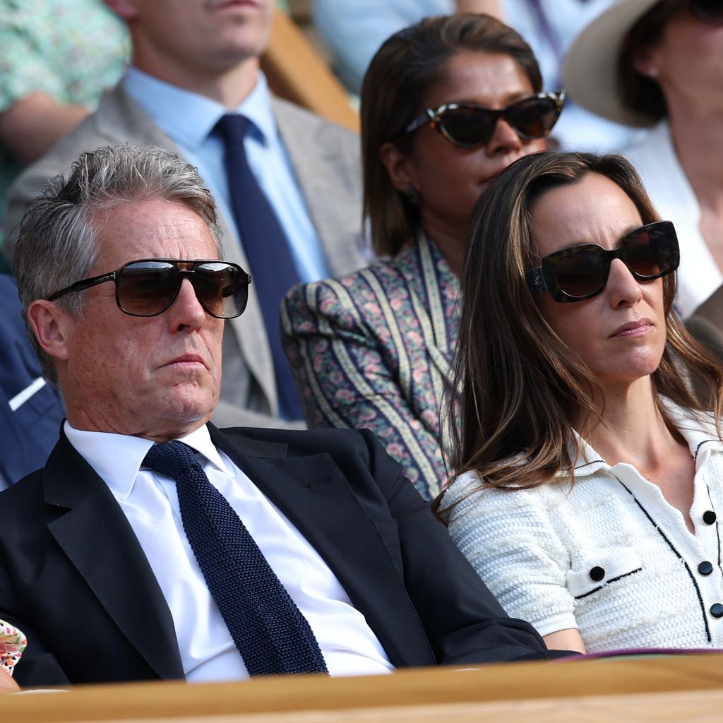 Hugh Grant und Anna Elisabet Eberstein bei den Wimbledon Championships, Juli 2025
