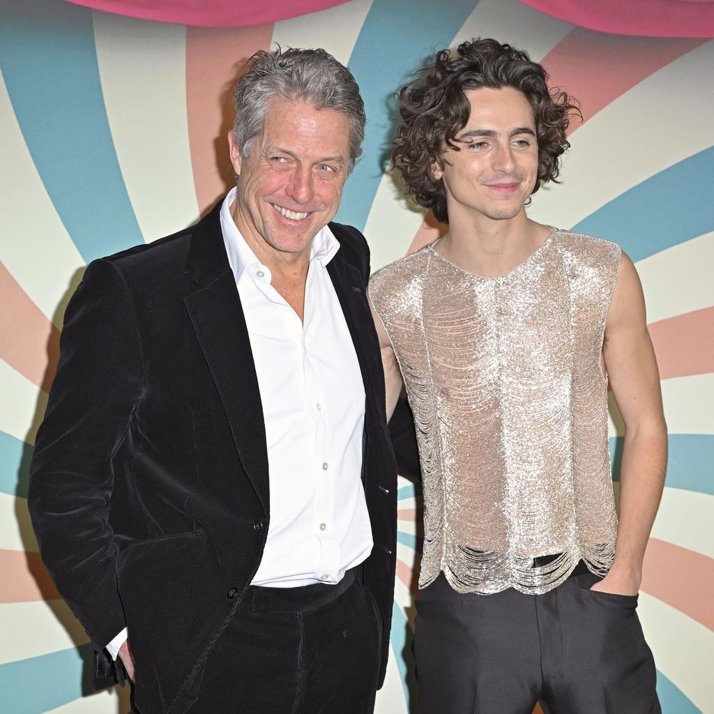 Hugh Grant und Timothée Chalamet bei der "Wonka"-Premiere in Paris