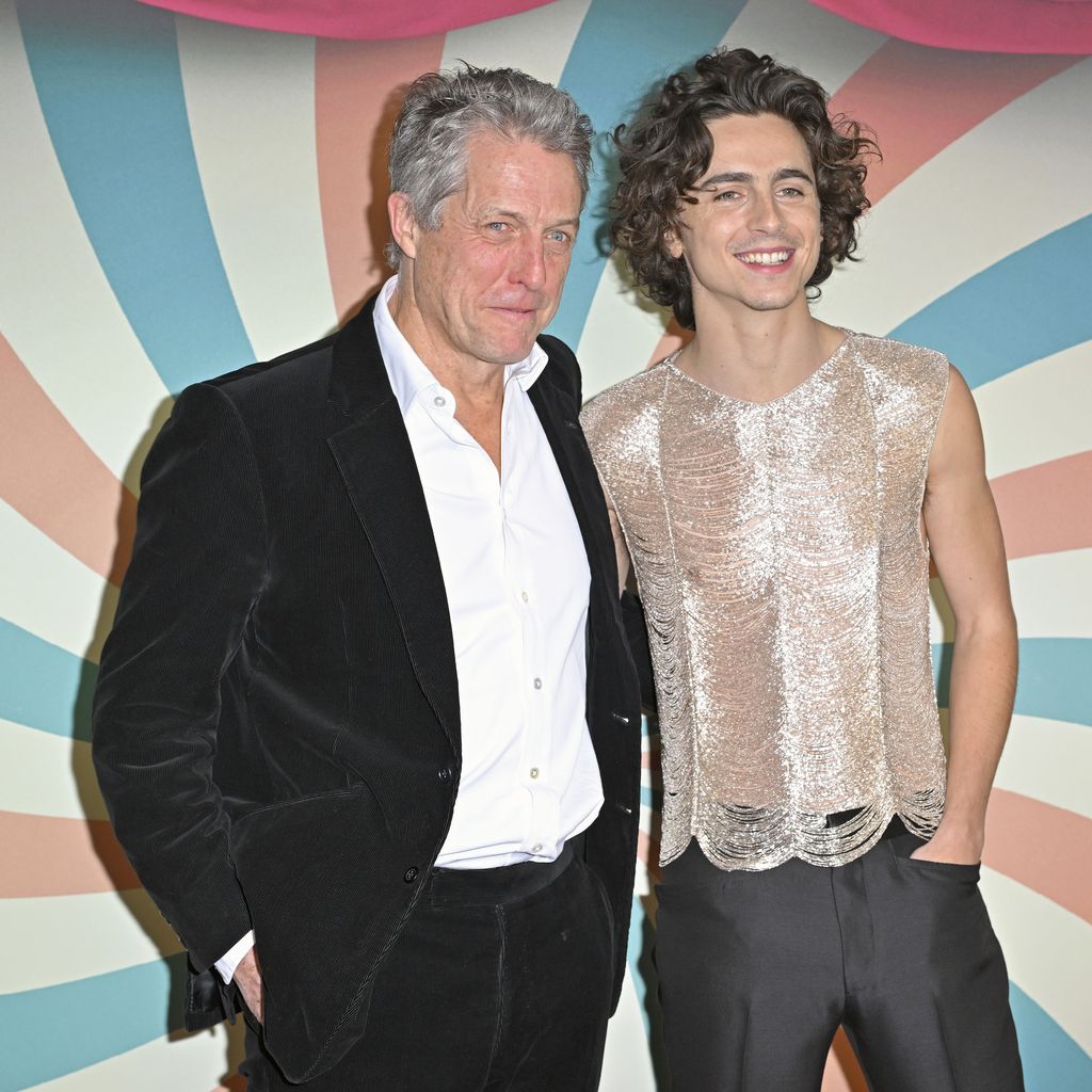 Hugh Grant und Timothée Chalamet bei der "Wonka"-Premiere in Paris