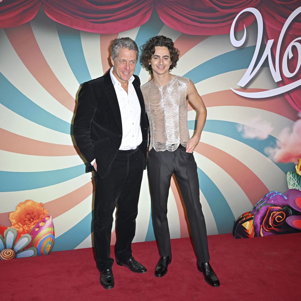 Hugh Grant und Timothée Chalamet bei der "Wonka"-Premiere in Paris