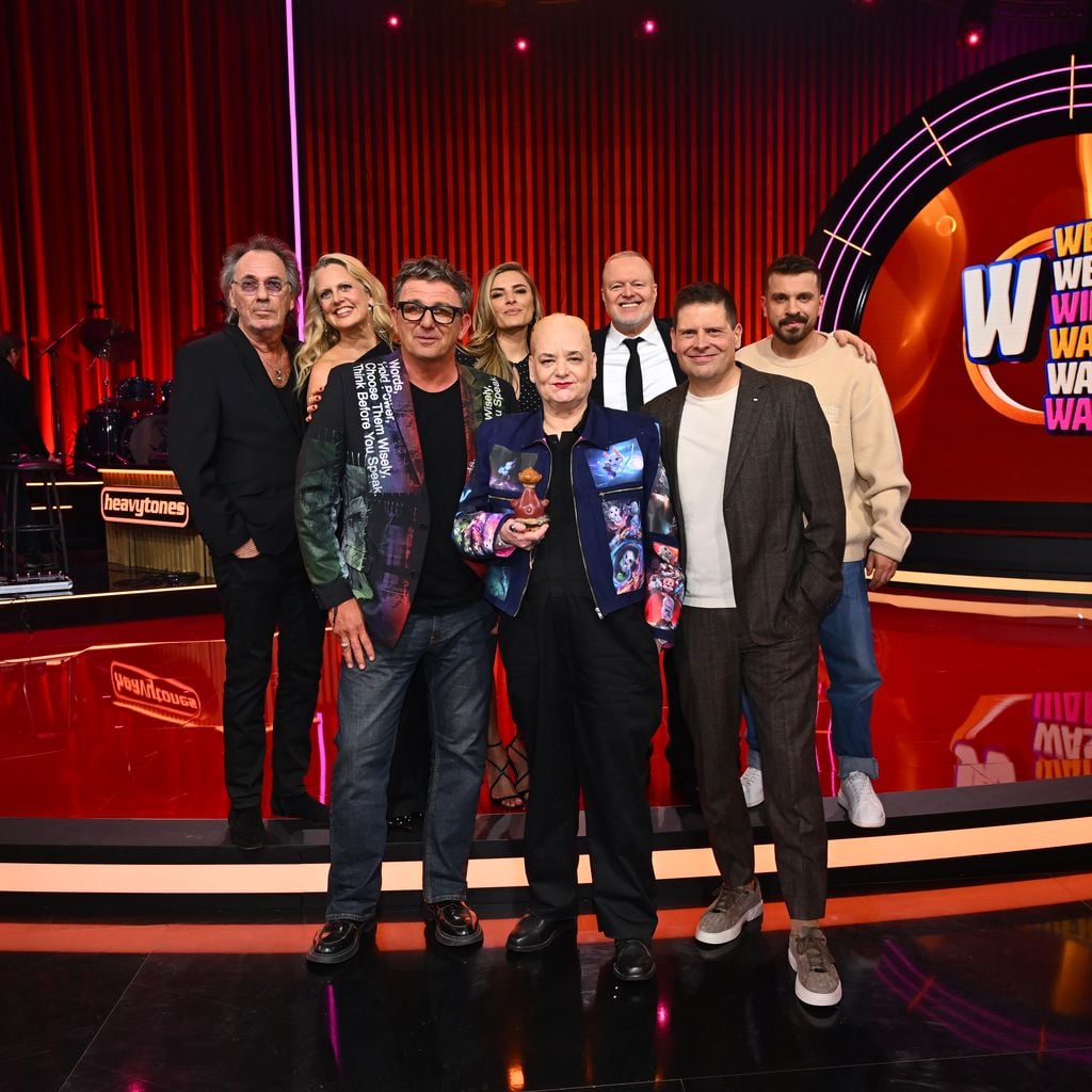 Hella von Sinnen mit Barbara Schöneberger, Stefan Raab und den restlichen Gästen bei "Wer weiß wie wann was war"