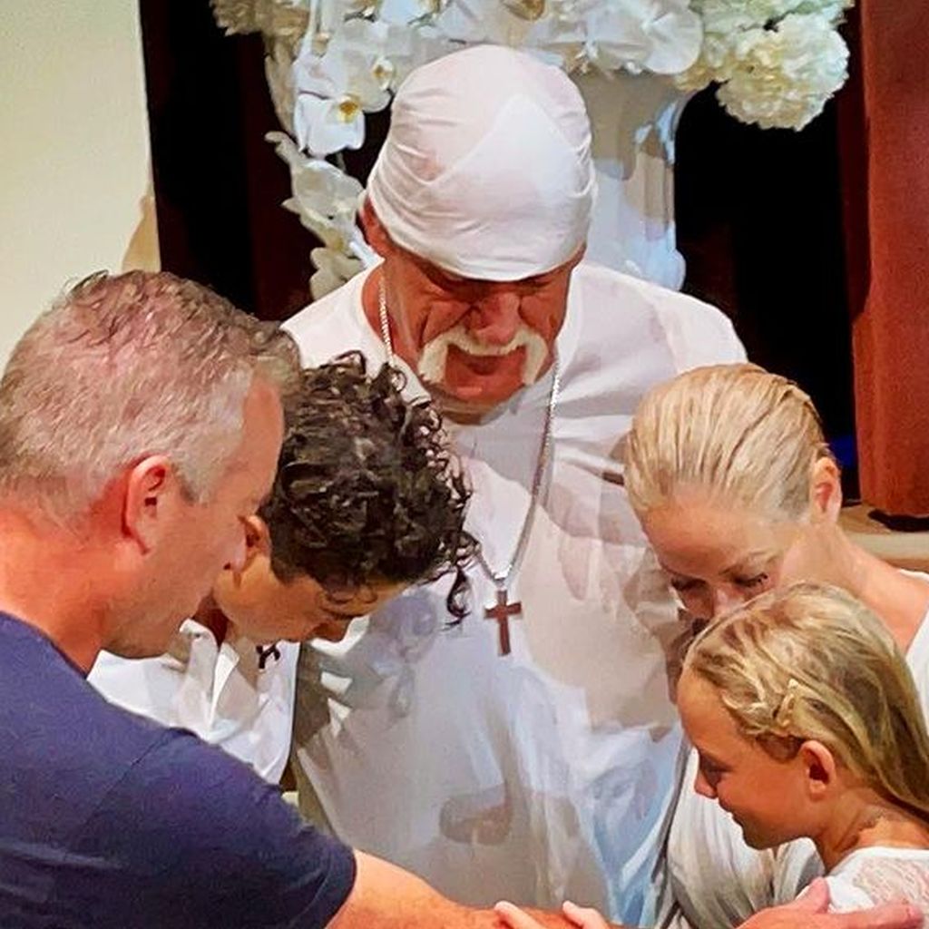 Hulk Hogan mit seiner Frau bei ihrer Taufe
