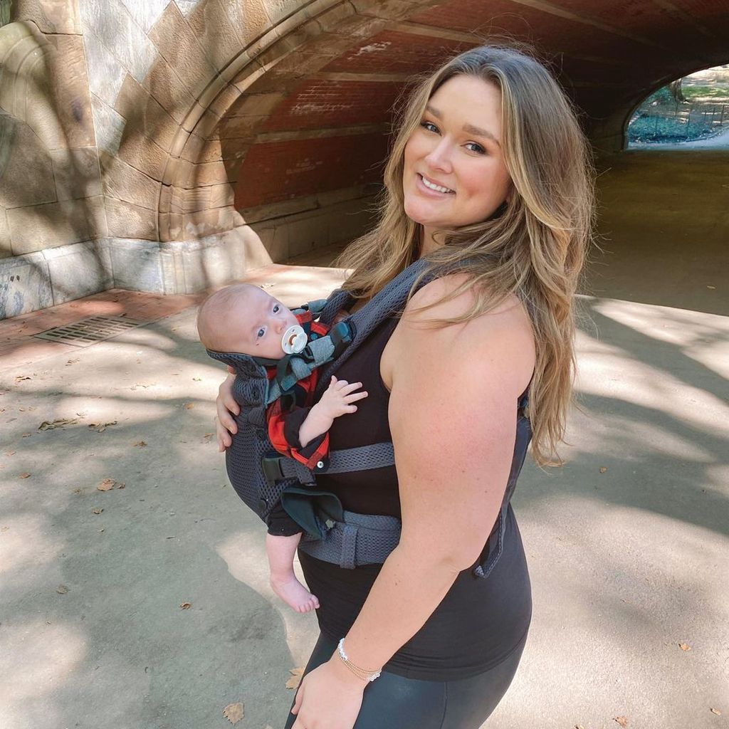 Hunter McGrady und ihr Baby im Oktober 2021