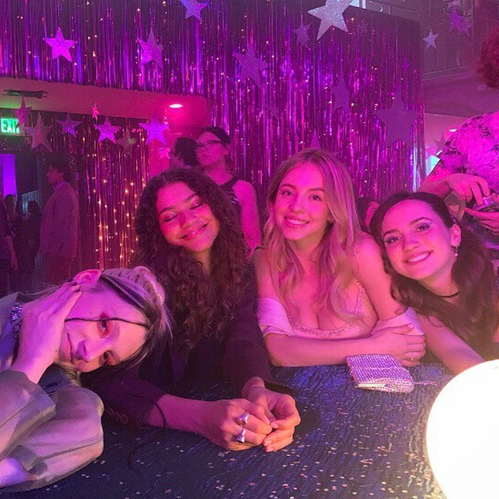 Hunter Schafer, Zendaya, Sydney Sweeney und Maude Apatow am "Euphoria"-Set